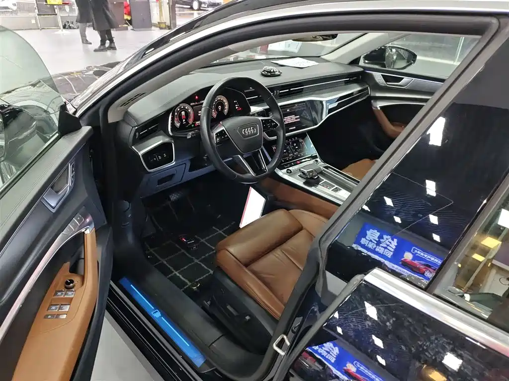 Audi A7 2023 Model 45 TFSI Premium Selection Edition фото 11