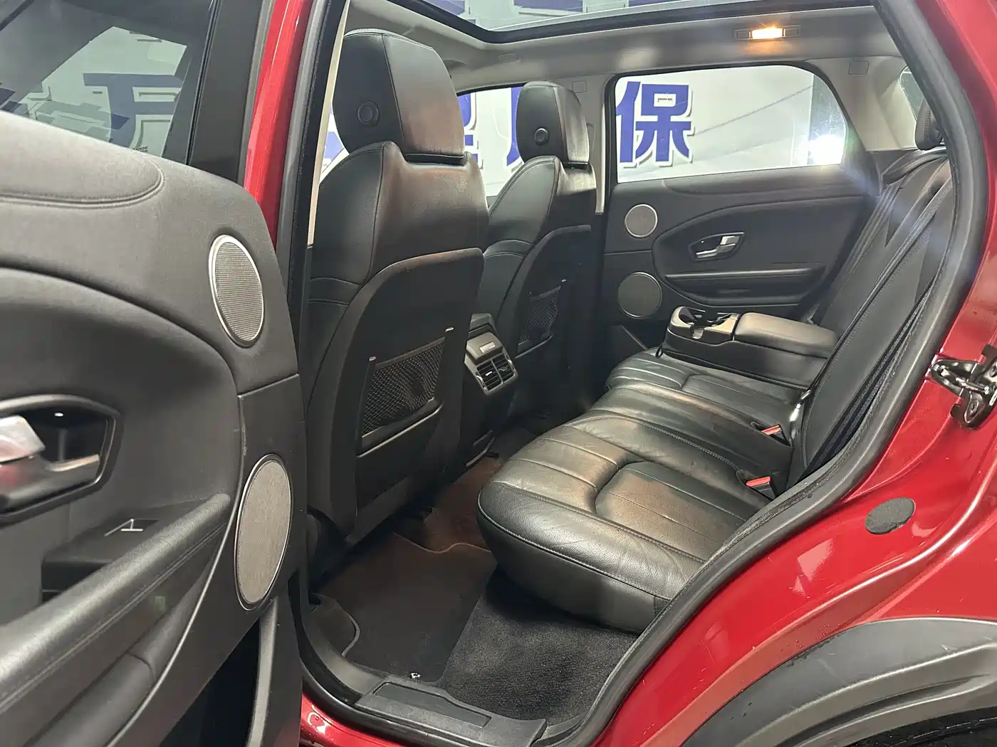 Land Rover Range Rover Evoque 2017 2.0T SE Smart Shine Edition фото 6