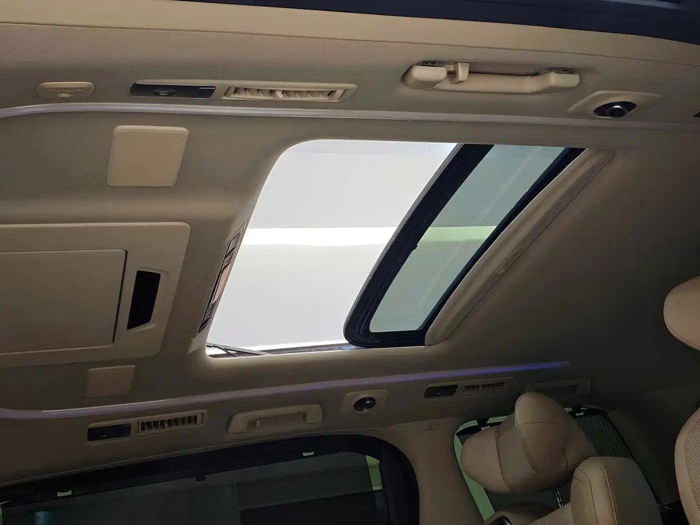 Toyota Alphard 2021 Hybrid 2.5L Premium фото 30