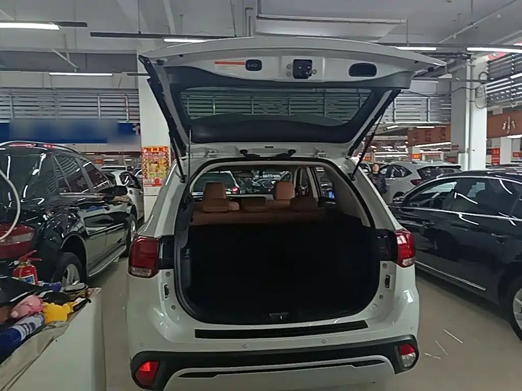 Mitsubishi Outlander 2019 2.4L 4WD Deluxe Edition 5-seater China V фото 19