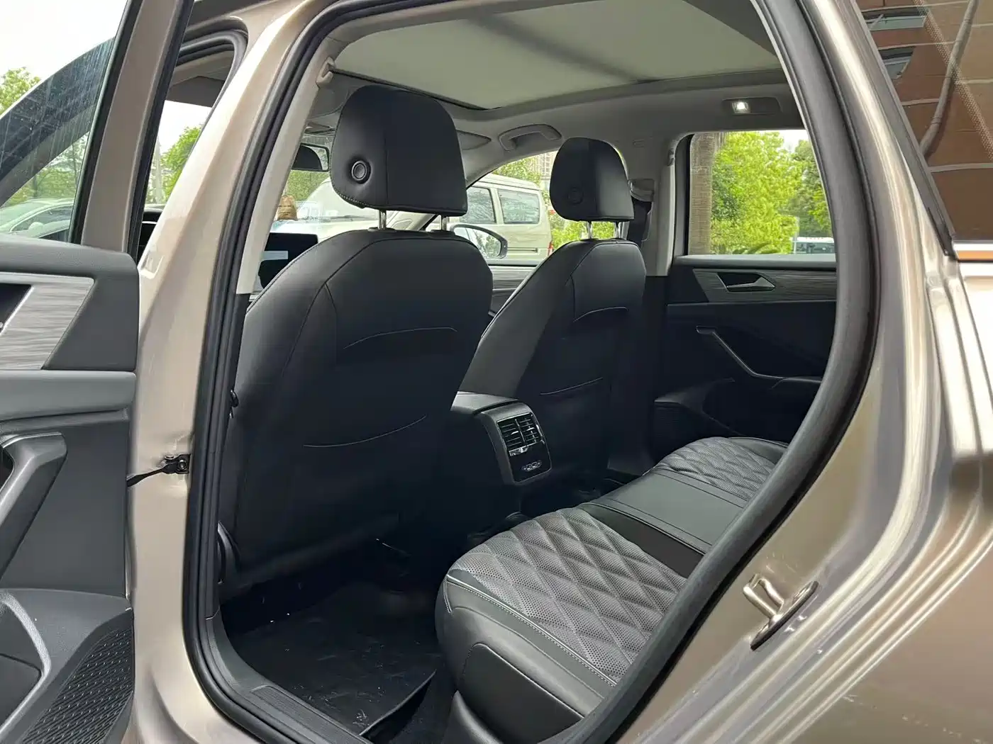 Volkswagen Sagitar 2023 300TSI DSG Surpassing Edition фото 5