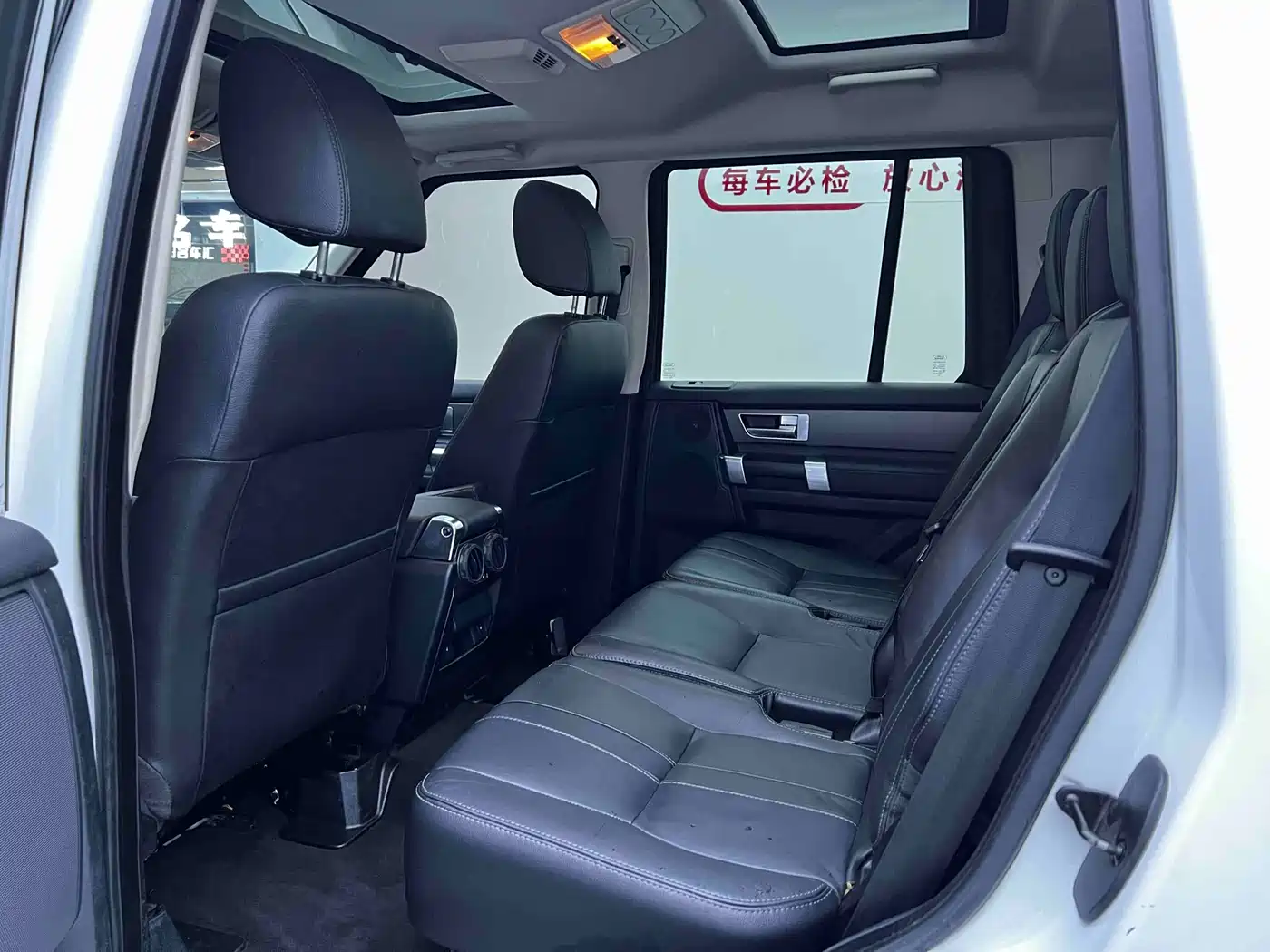 Land Rover Discovery 2015 3.0 SC V6 SE фото 5