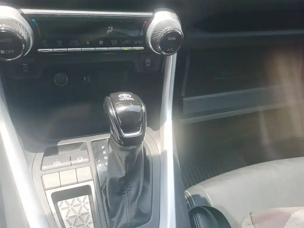 Toyota Wildlander 2022 2.0L CVT FWD Luxury PLUS Edition фото 14
