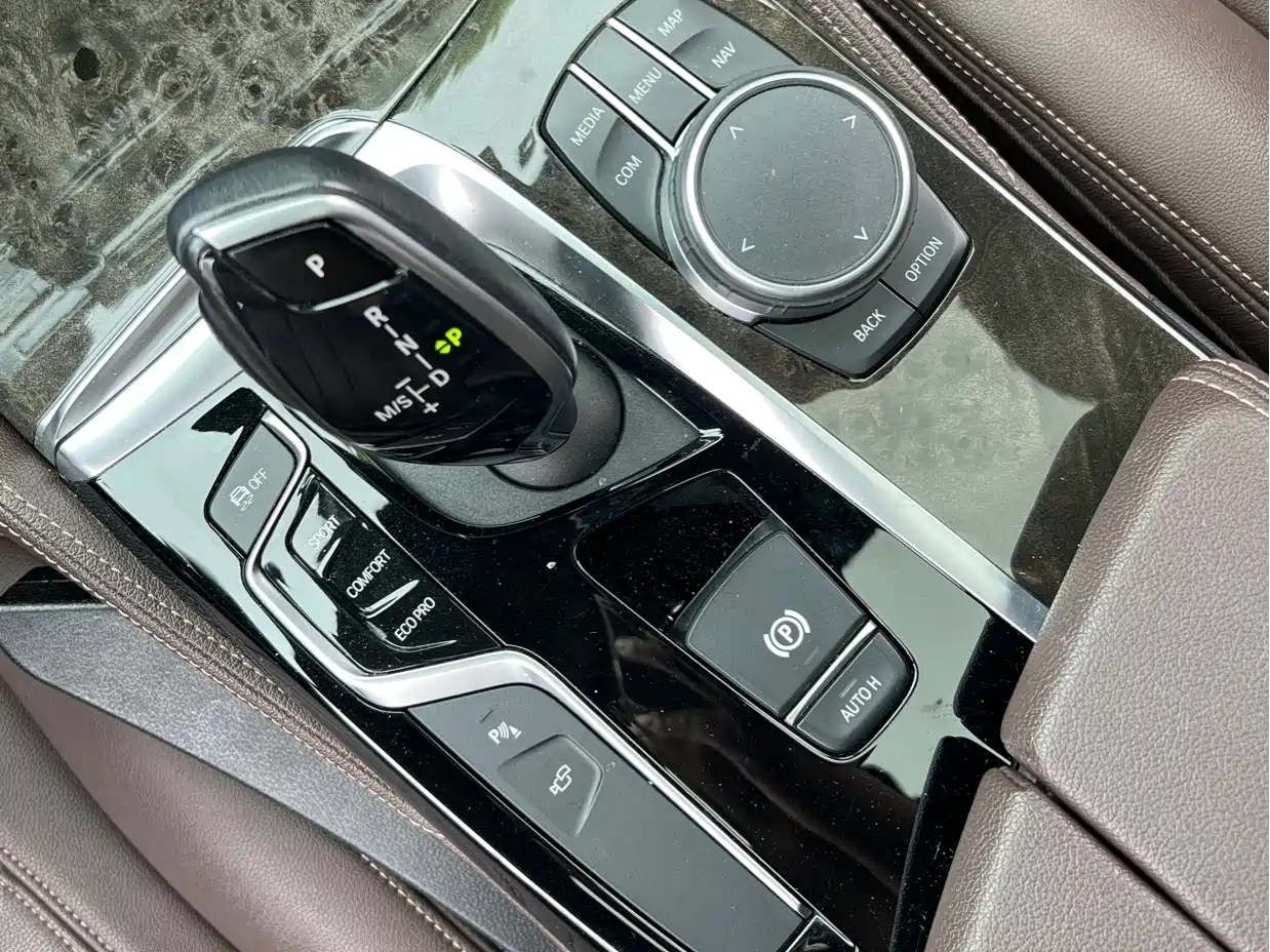 BMW 5 Series 2020 525Li M Sport Package фото 12