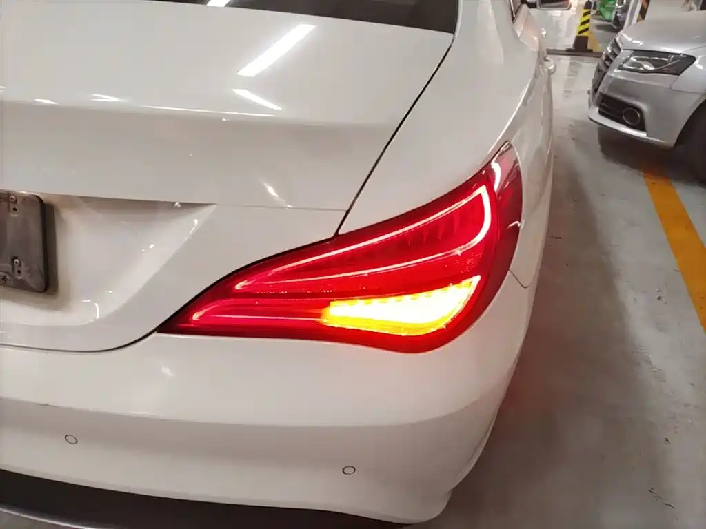 Mercedes-Benz CLA (Import) 2016 CLA 200 Fashion фото 8