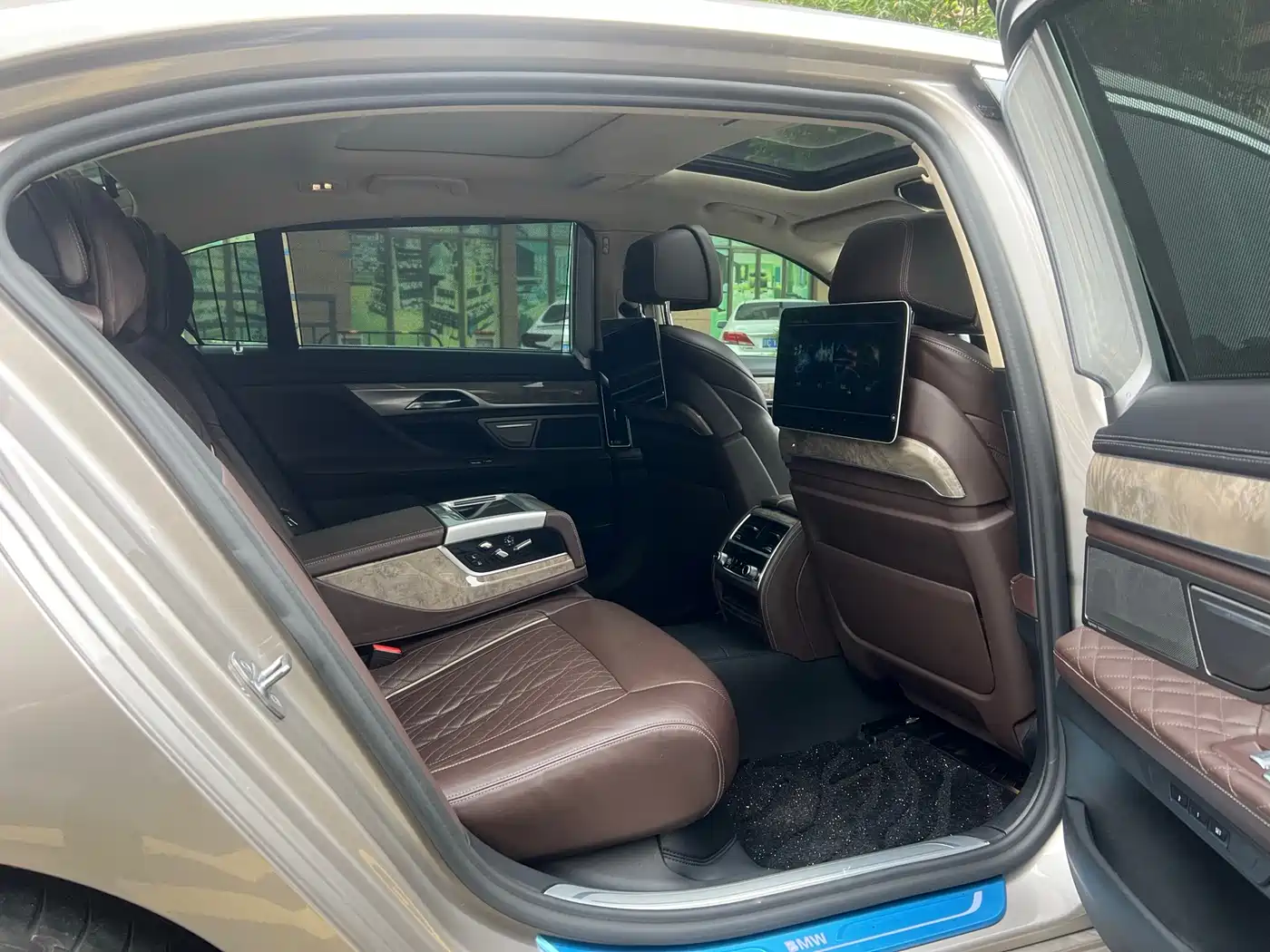 BMW 7 Series 2021 Model 740Li Leading Luxury Package фото 15