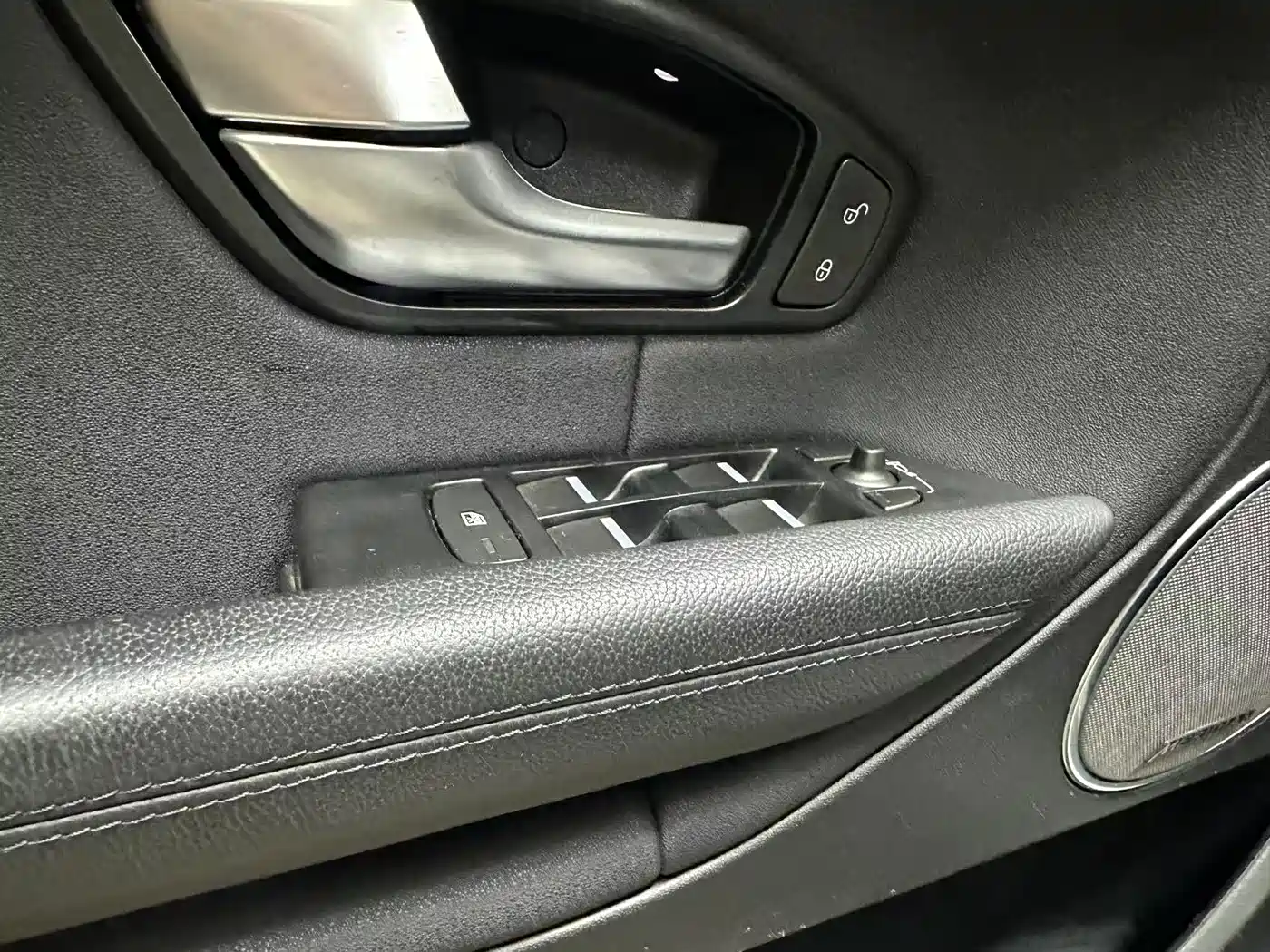 Land Rover Range Rover Evoque 2018 240PS PURE Trend фото 14