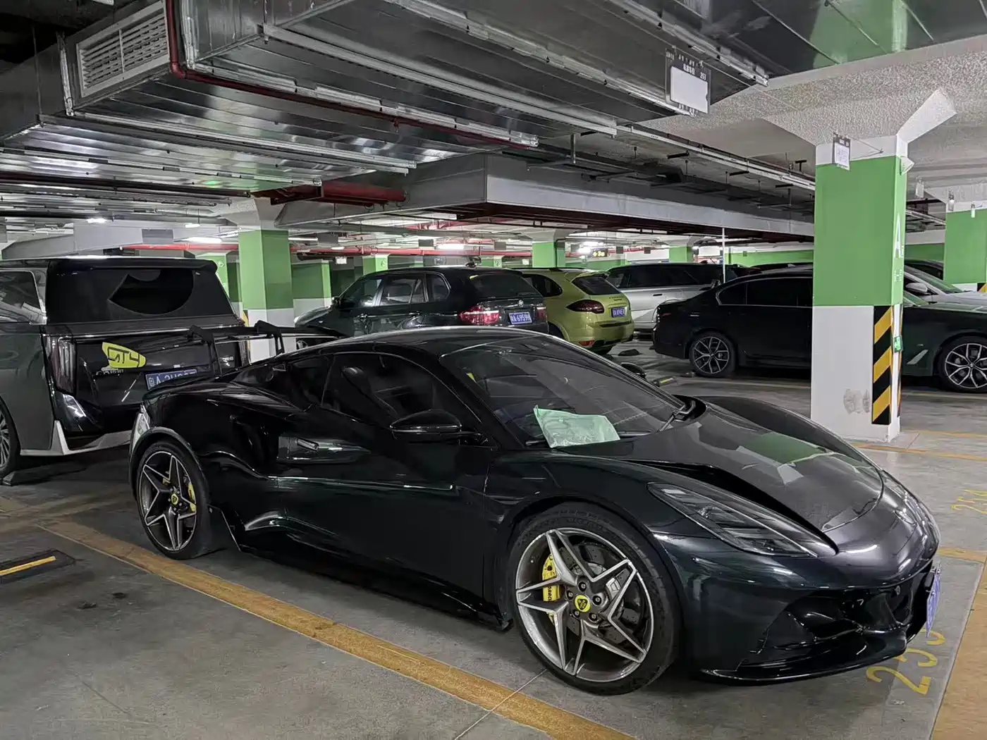 Lotus Cars EMIRA 2021 2.0T DCT First Edition фото 4
