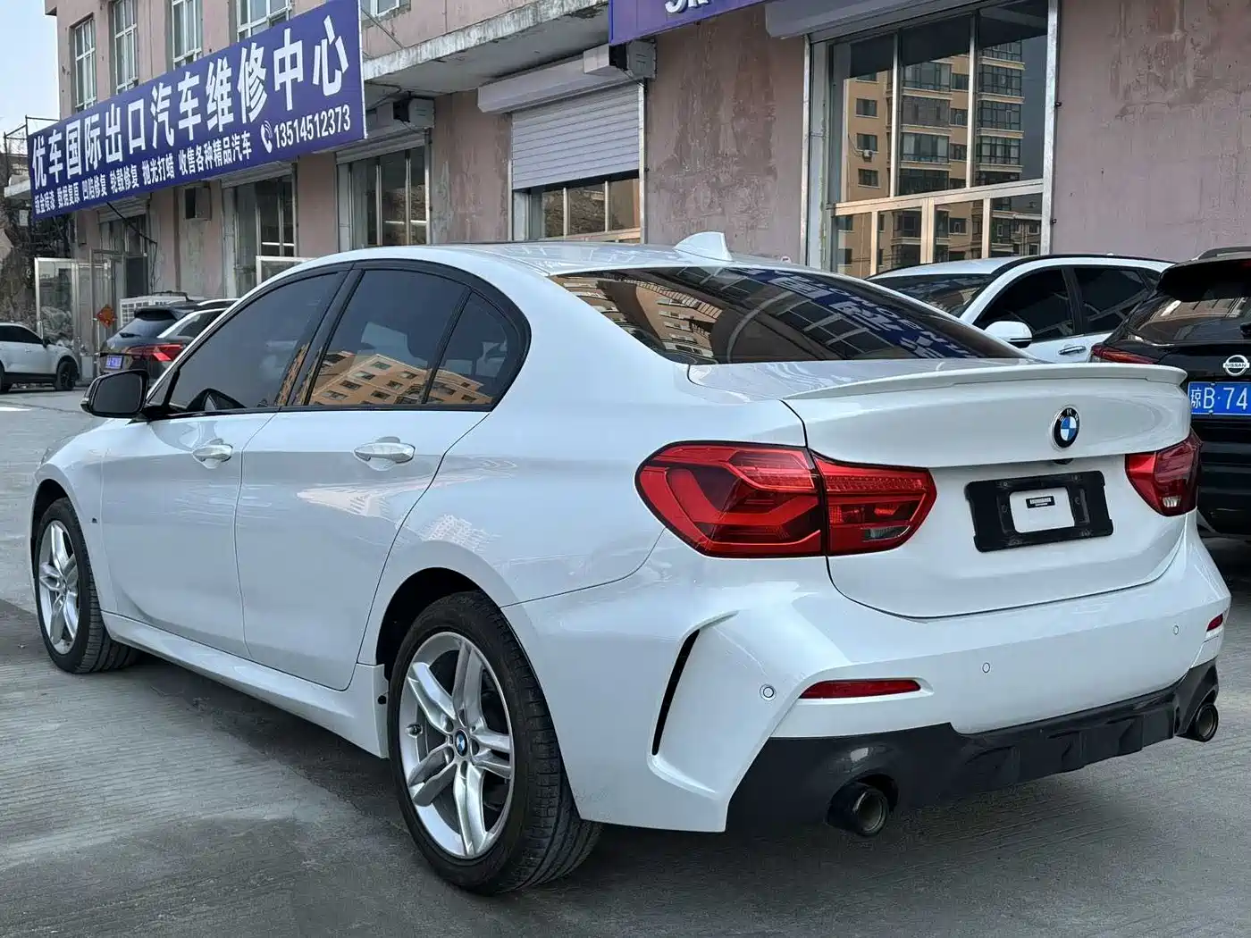 BMW 1 Series 2022 120i M Sport Shadow Edition фото 6