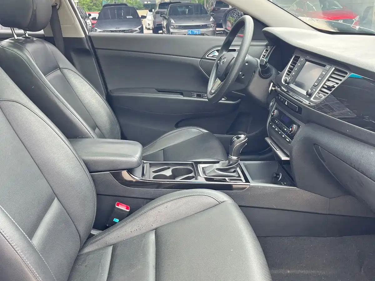 Hyundai Mistra 2016 1.8L Automatic Smart GLS фото 7