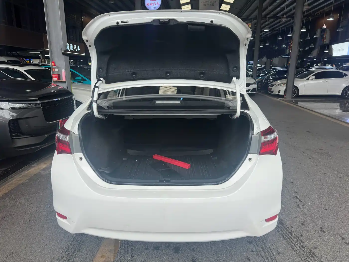 Toyota Corolla 2014 1.8L CVT GLX-i фото 6