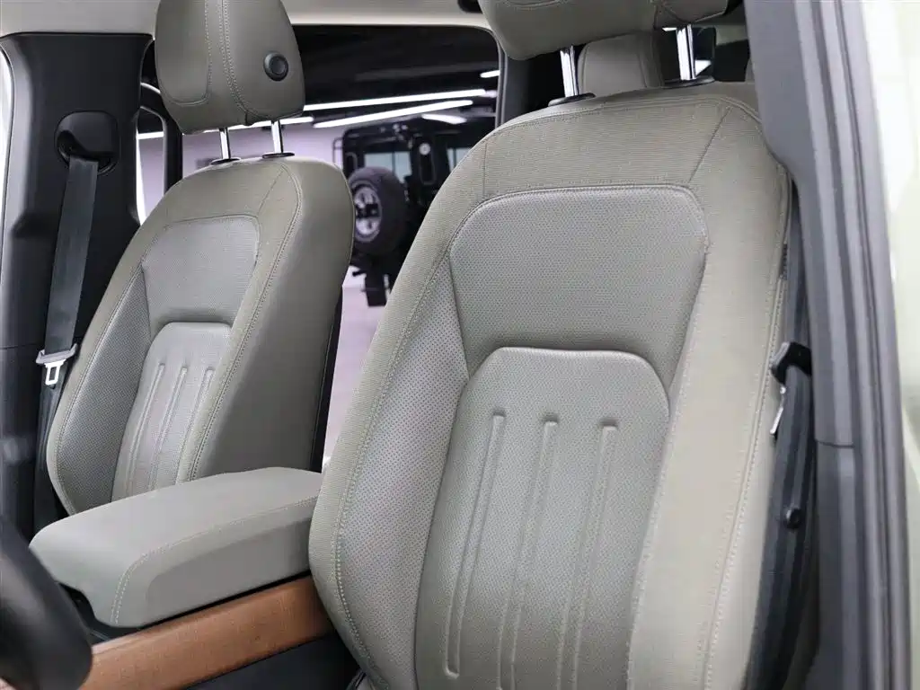 Land Rover Defender 2021 110 P400 SE фото 3