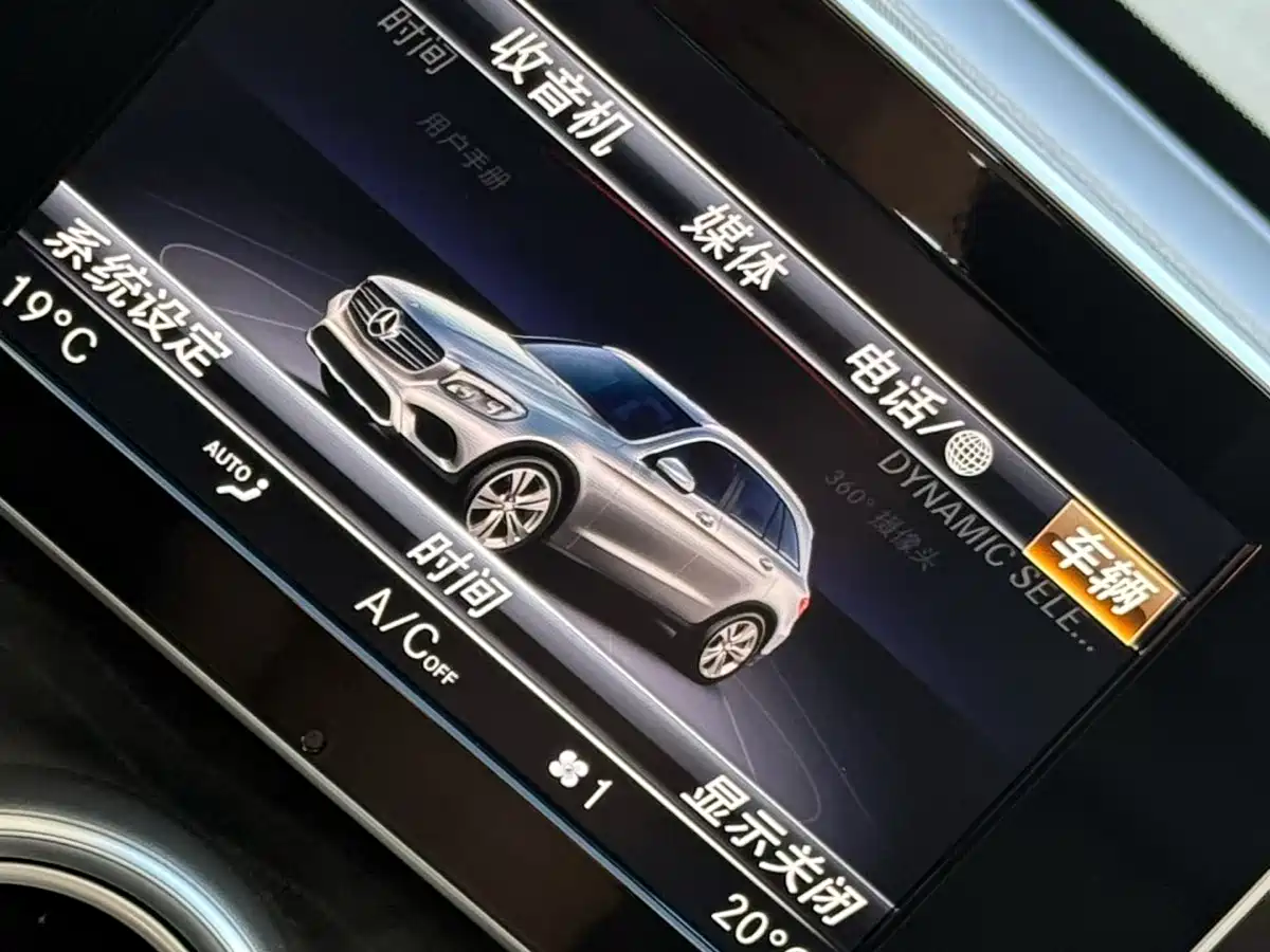 Mercedes-Benz GLC 2019 GLC 260 4MATIC Luxury фото 4