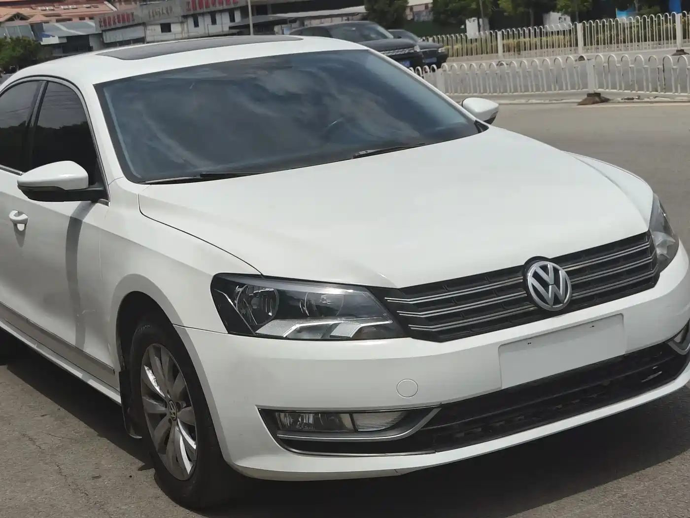 Volkswagen Passat 2015 1.8TSI DSG Honor Edition фото 3