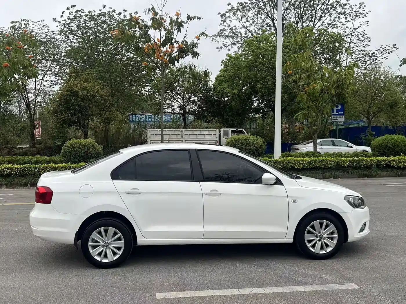Volkswagen Jetta 2015 1.6L Manual Comfort фото 8