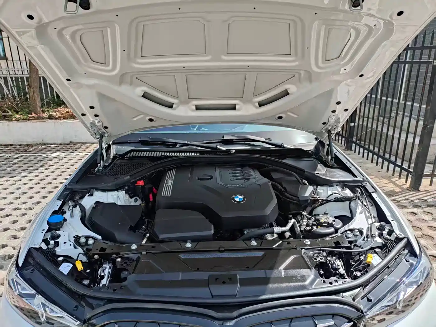 BMW 3 Series 2023 325Li M Sport Black Night Package фото 21