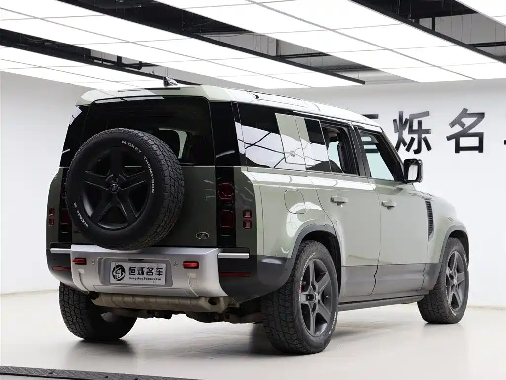 Land Rover Defender 2021 110 P400 SE фото 28