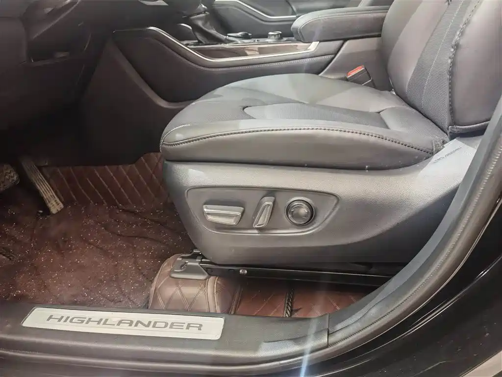 TOYOTA HIGHLANDER