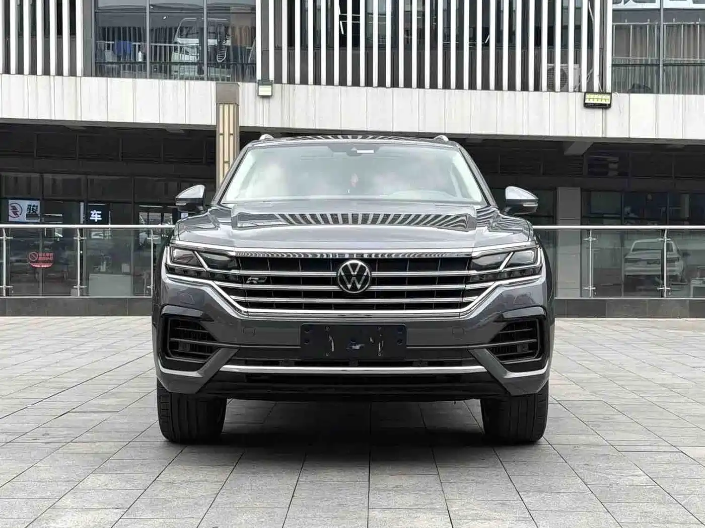 Volkswagen Touareg 2021 3.0TSI R-Line Classic Sport Package фото 2