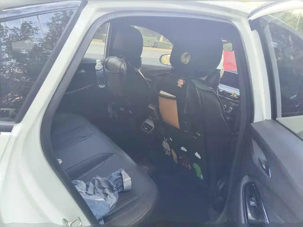 Photo 11 - Buick Verano