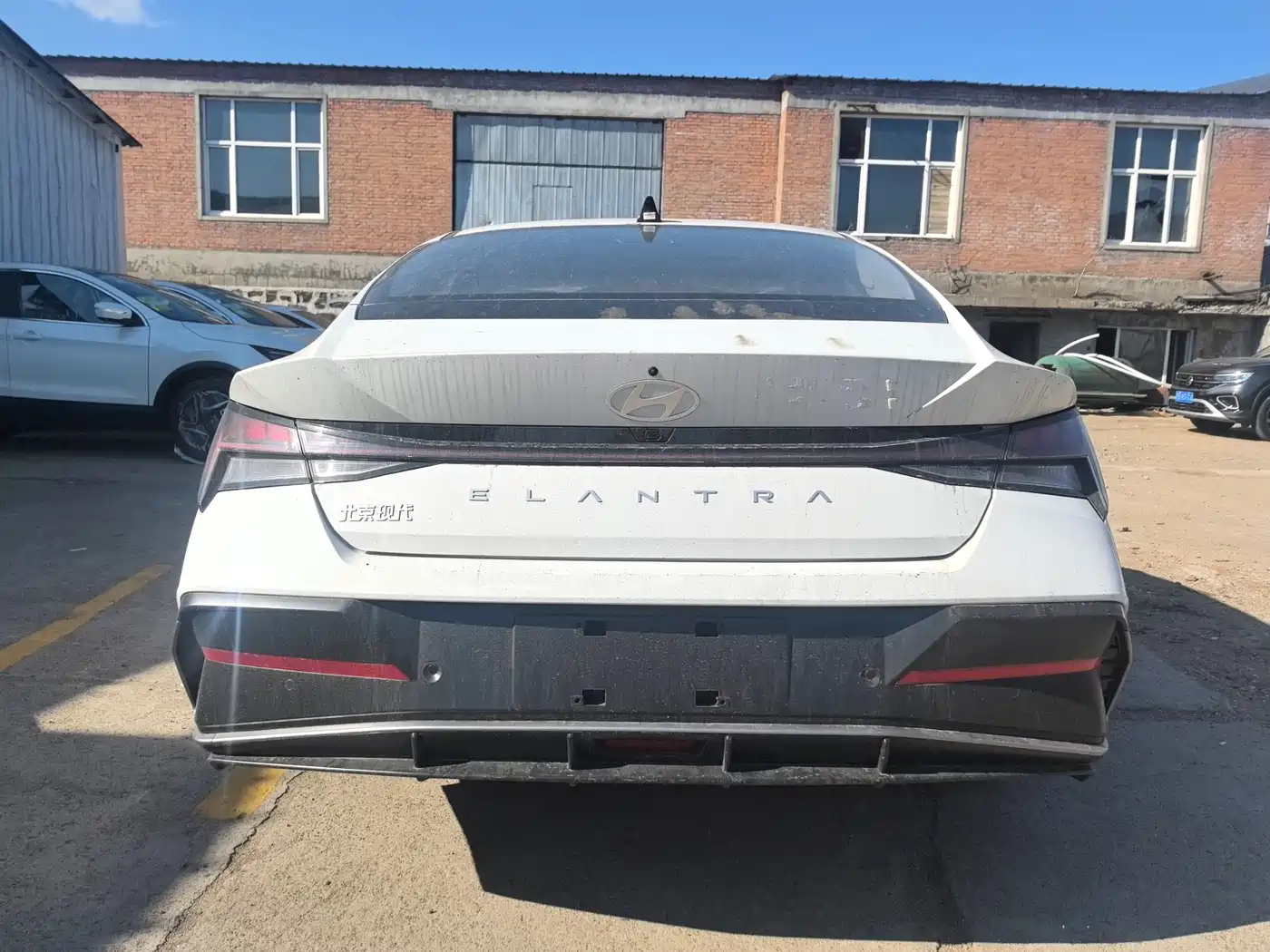 Hyundai Elantra 2023 Model 1.5L CVT LUX Premium Edition фото 4