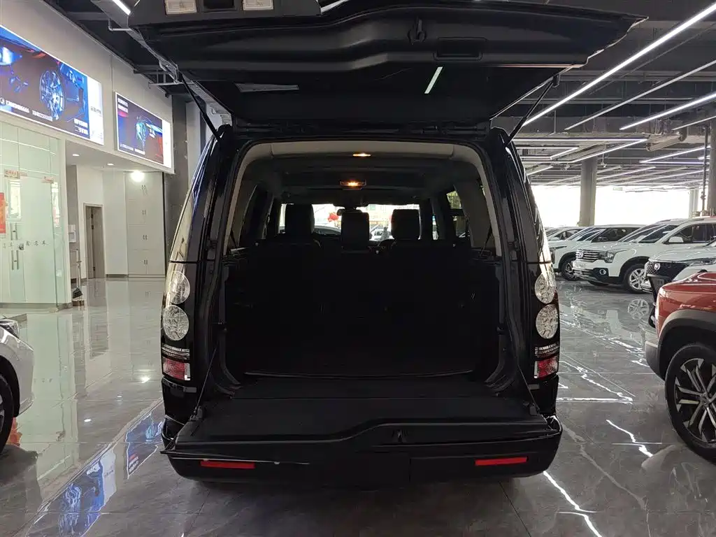 Land Rover Discovery 2016 3.0 SC V6 SE фото 19
