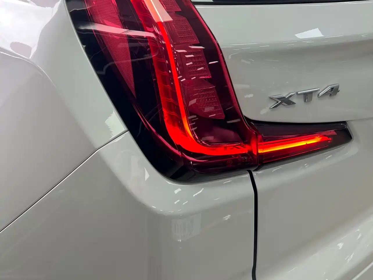 CADILLAC XT4