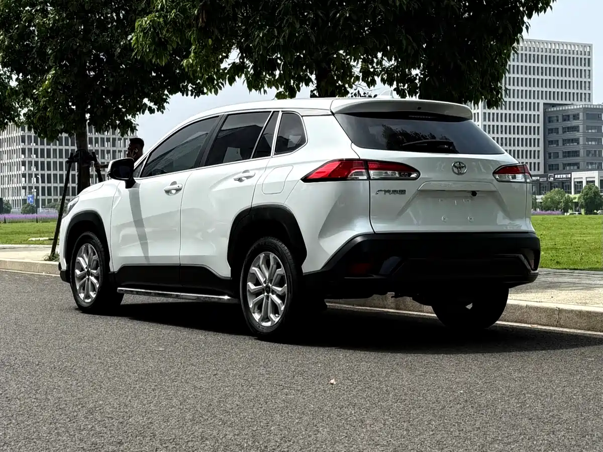 Toyota Frontlander 2023 2.0L CVT Leading Edition фото 4