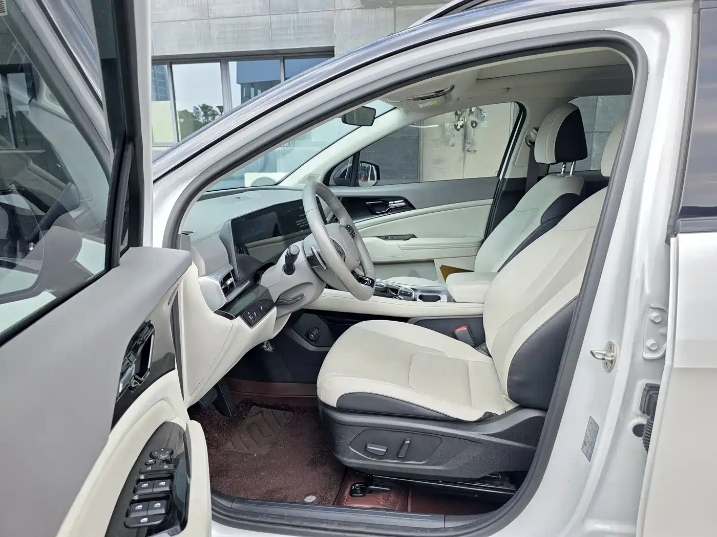 Kia Sportage 2023 1.5T 2WD Premium Edition фото 9