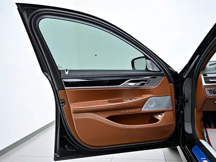 BMW 7 Series 2019 Facelift 740Li xDrive Executive M Sport Package фото 20