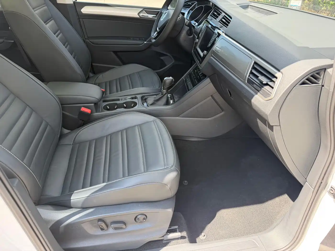 Volkswagen Touran 2021 Touran L 280TSI DSG Cross Edition 7-seater фото 19