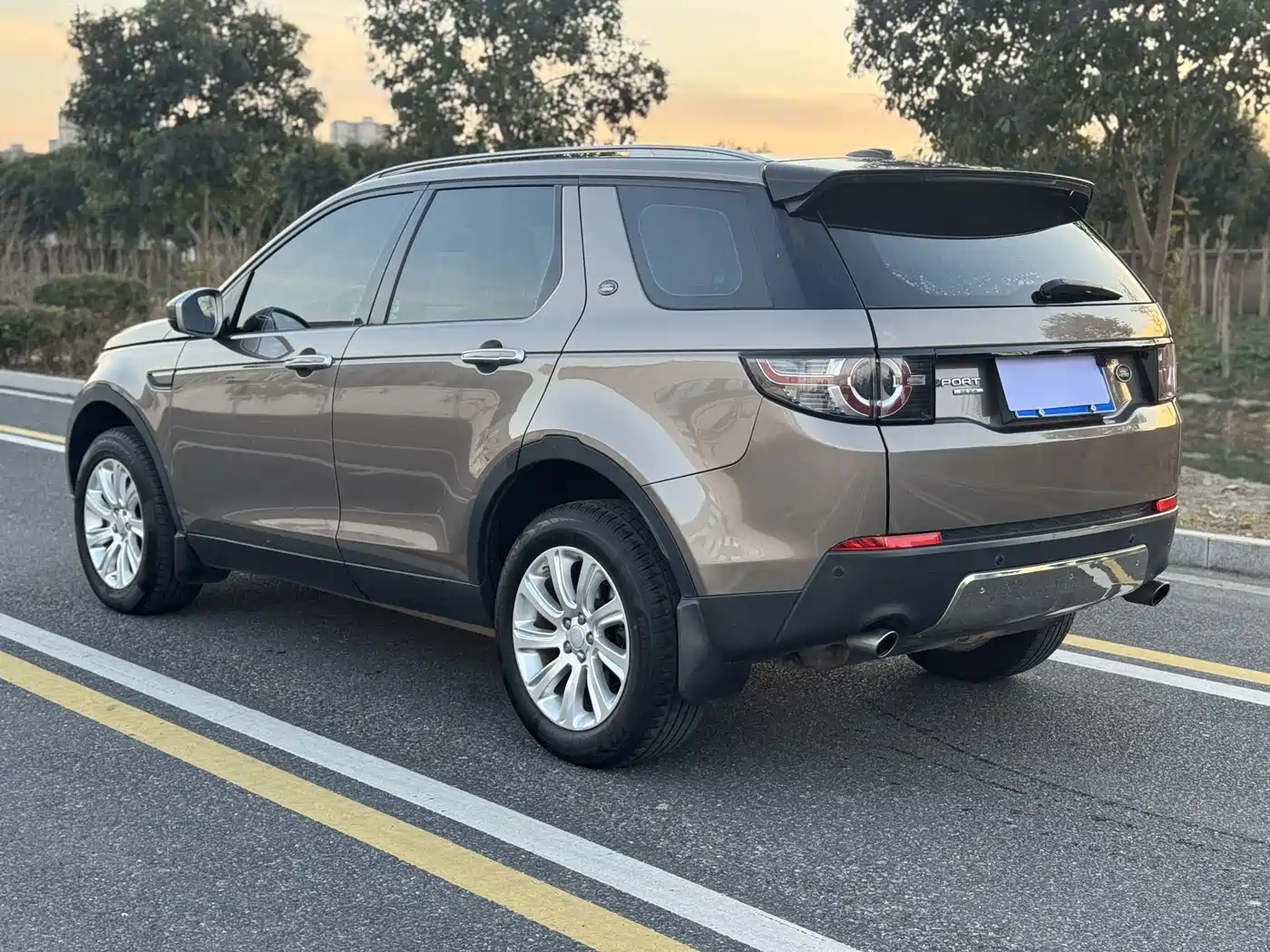 Land Rover Discovery Sport 2016 2.0T SE фото 6