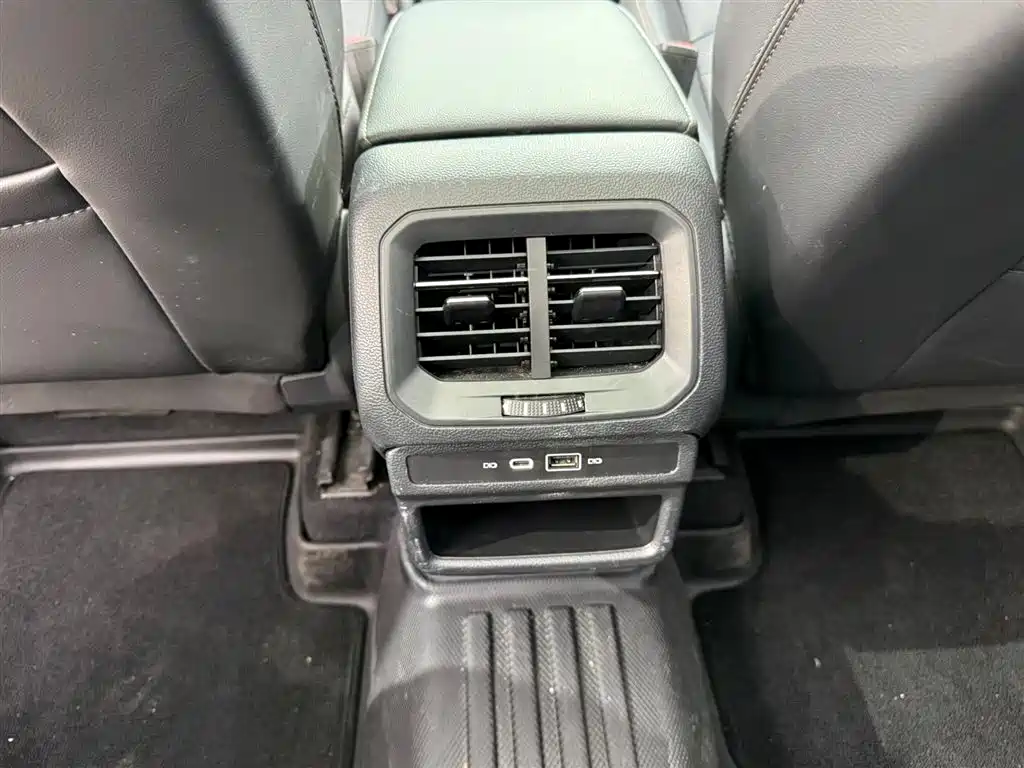 Volkswagen Tharu 2022 280TSI FWD Luxury Edition фото 14