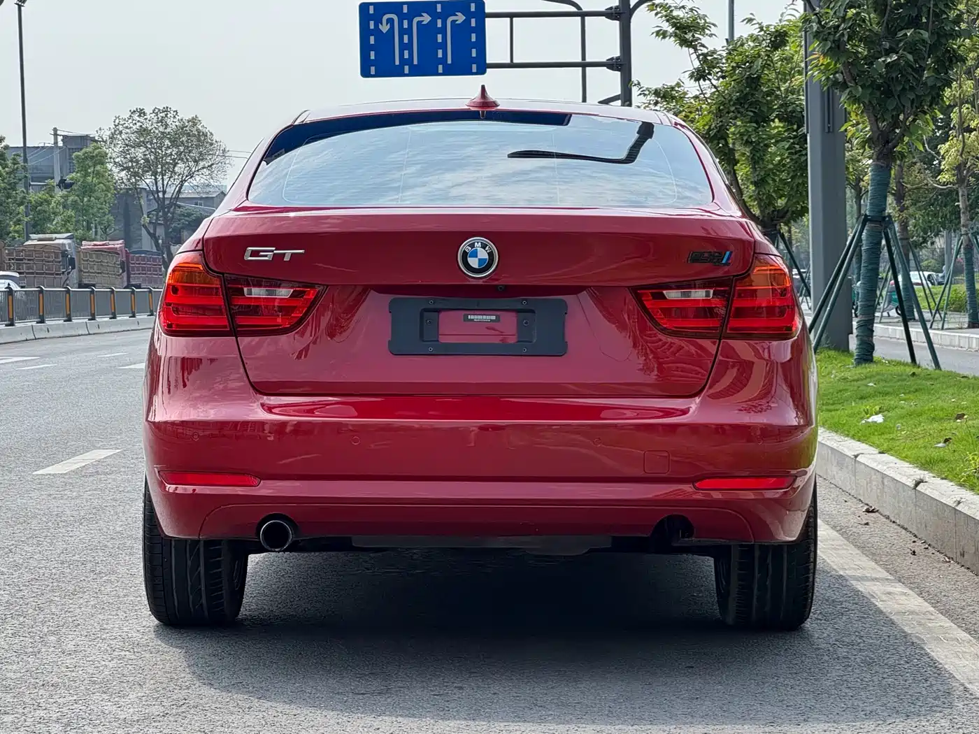 BMW 3 Series GT 2013 Model 320i Leading фото 10