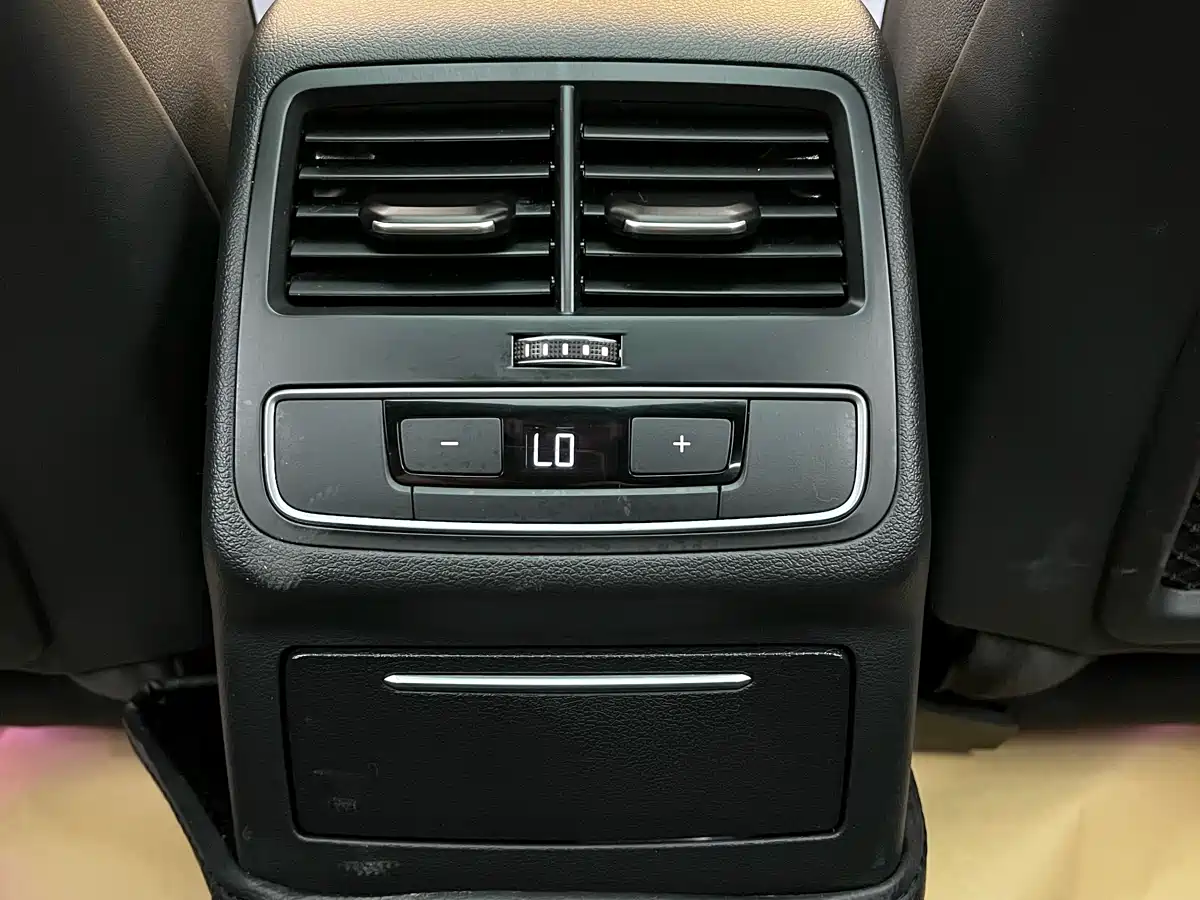 Audi A4L 2023 40 TFSI quattro Luxury Sport фото 25