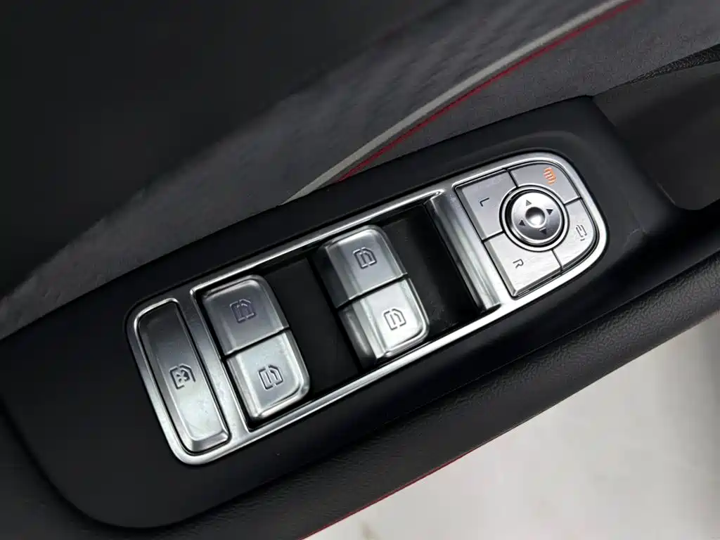 Hongqi H6 2025 Model 2.0T Fashion Edition фото 25