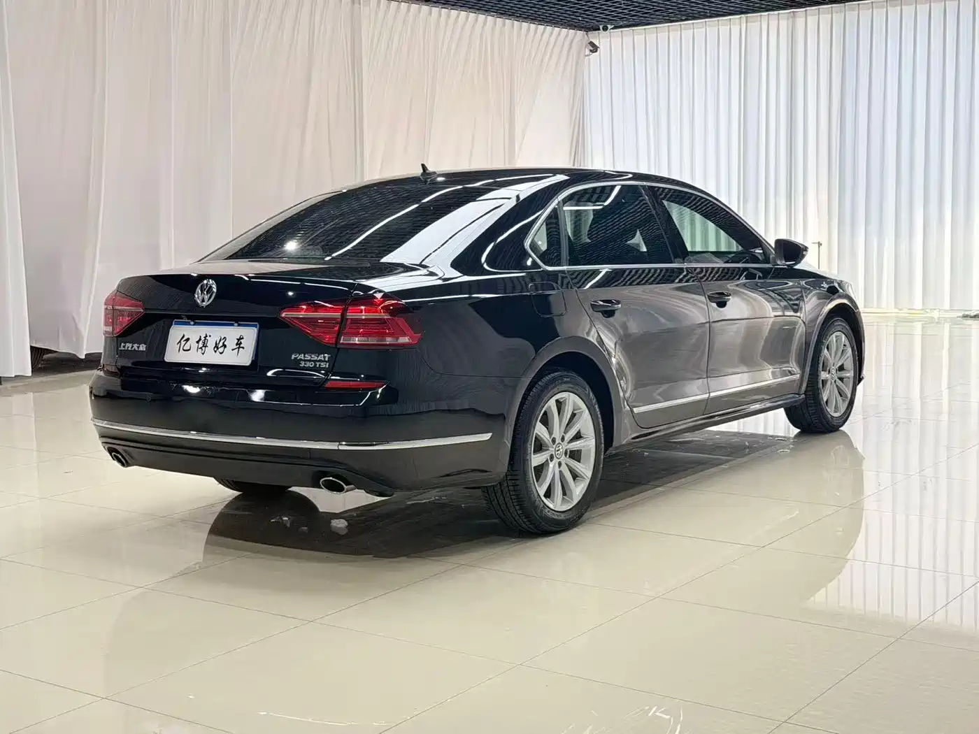 Volkswagen Passat 2017 330TSI DSG Prestige фото 9