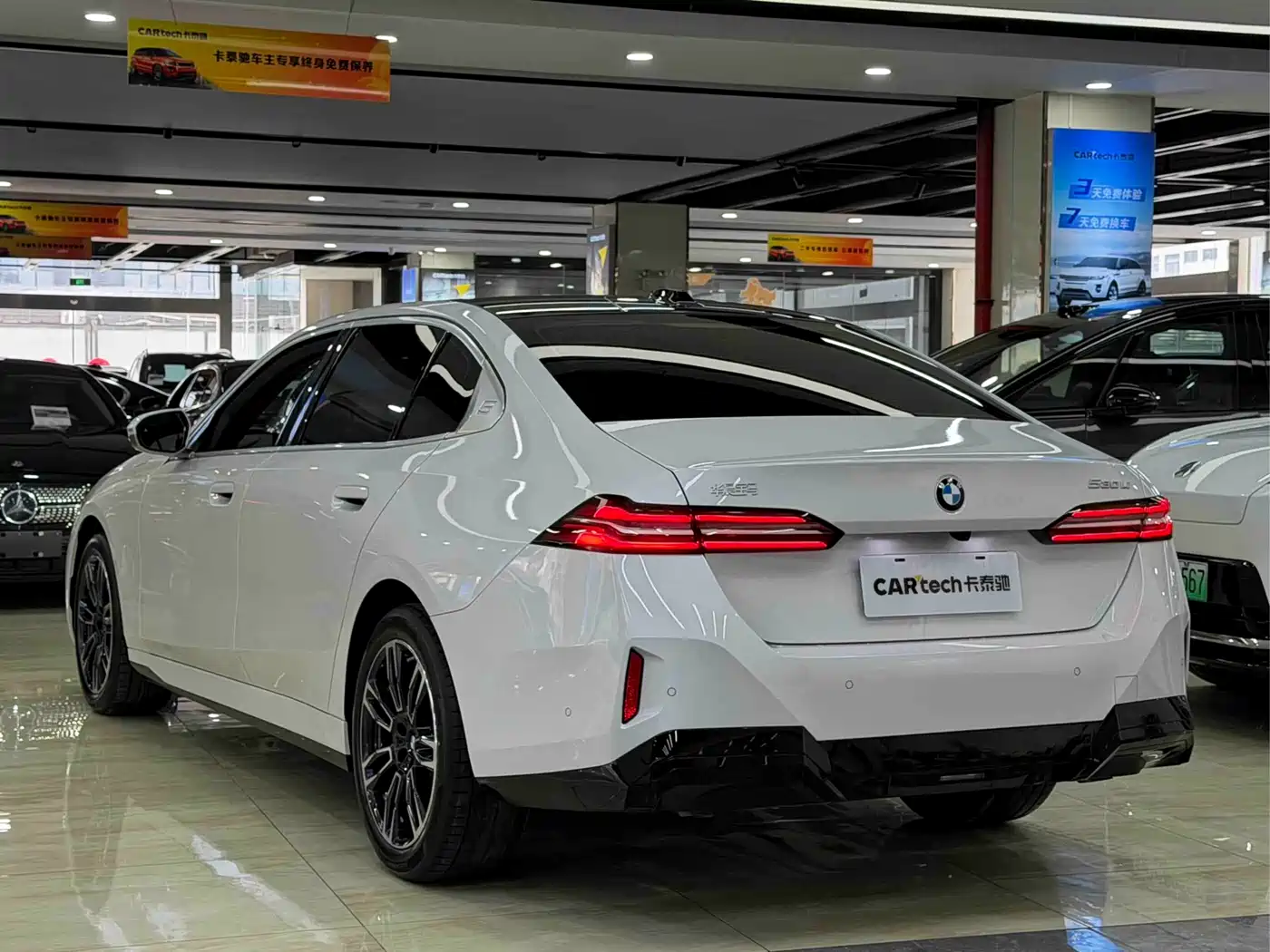 BMW 5 Series 2026 530Li Leading M Sport Package фото 7