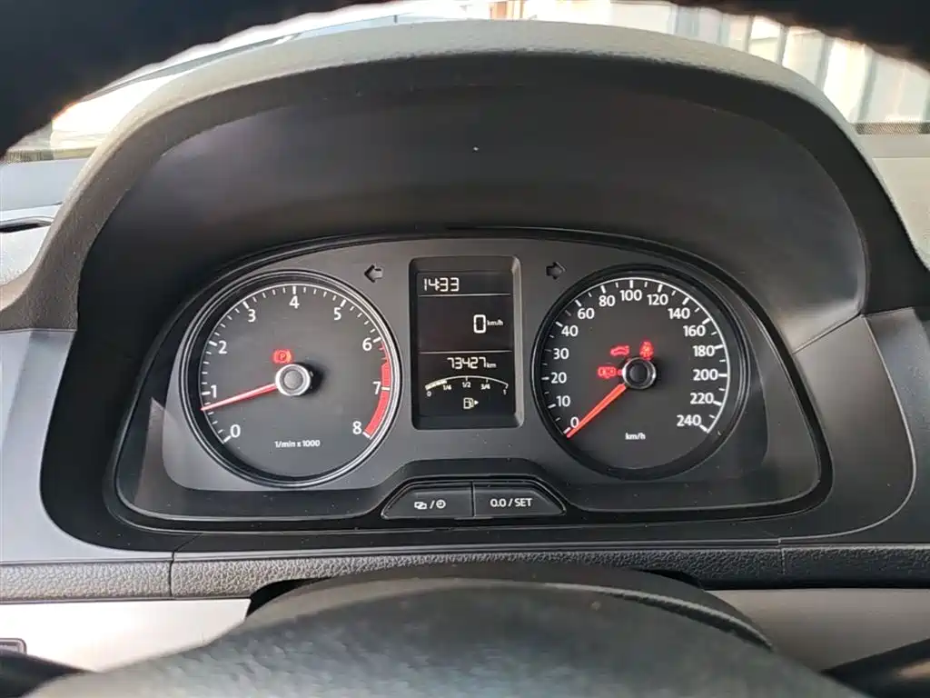 Volkswagen Lavida 2013 Facelift Classic 1.6L Manual Trend фото 12
