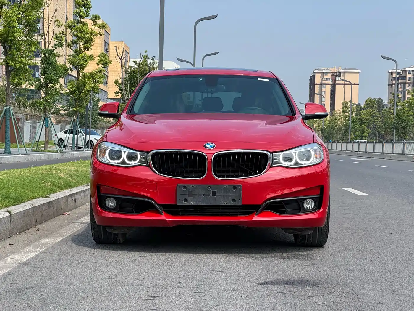 BMW 3 Series GT 2013 Model 320i Leading фото 2