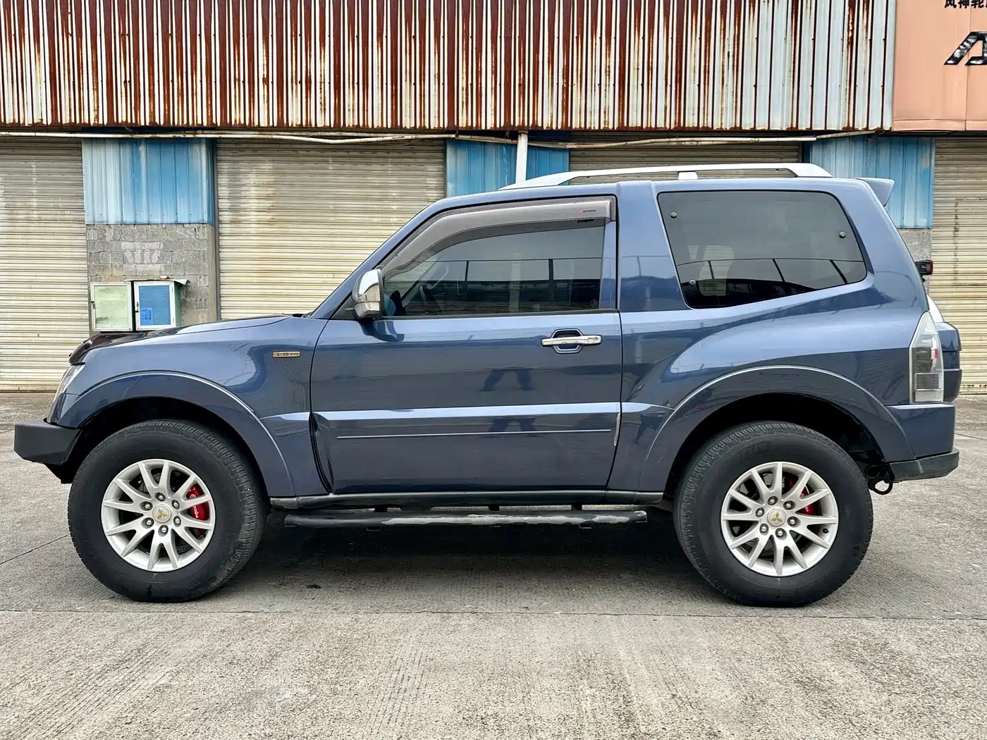 Mitsubishi Pajero (Import) 2008 3.8 3-door GLS Cool Edition фото 4