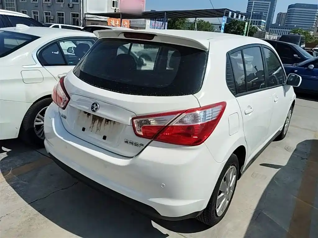 Venucia R50 2015 2014 1.6L Automatic Exciting Edition