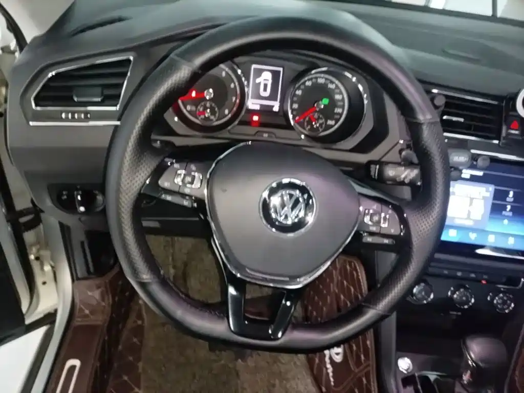 صورة 11 - Volkswagen Tiguan L