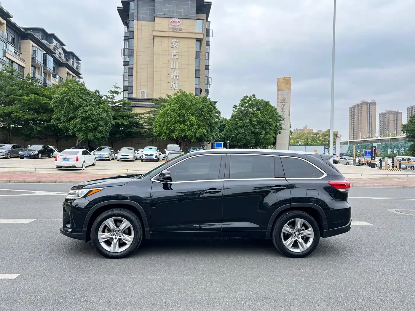 Toyota Highlander 2021 2.0T AWD Luxury 7-Seater фото 4