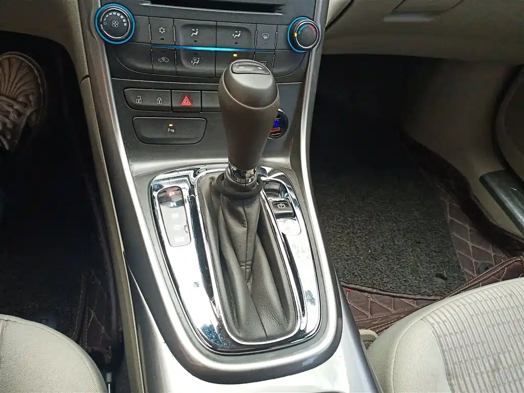 Chevrolet Malibu 2014 2.0L Automatic Comfort фото 14