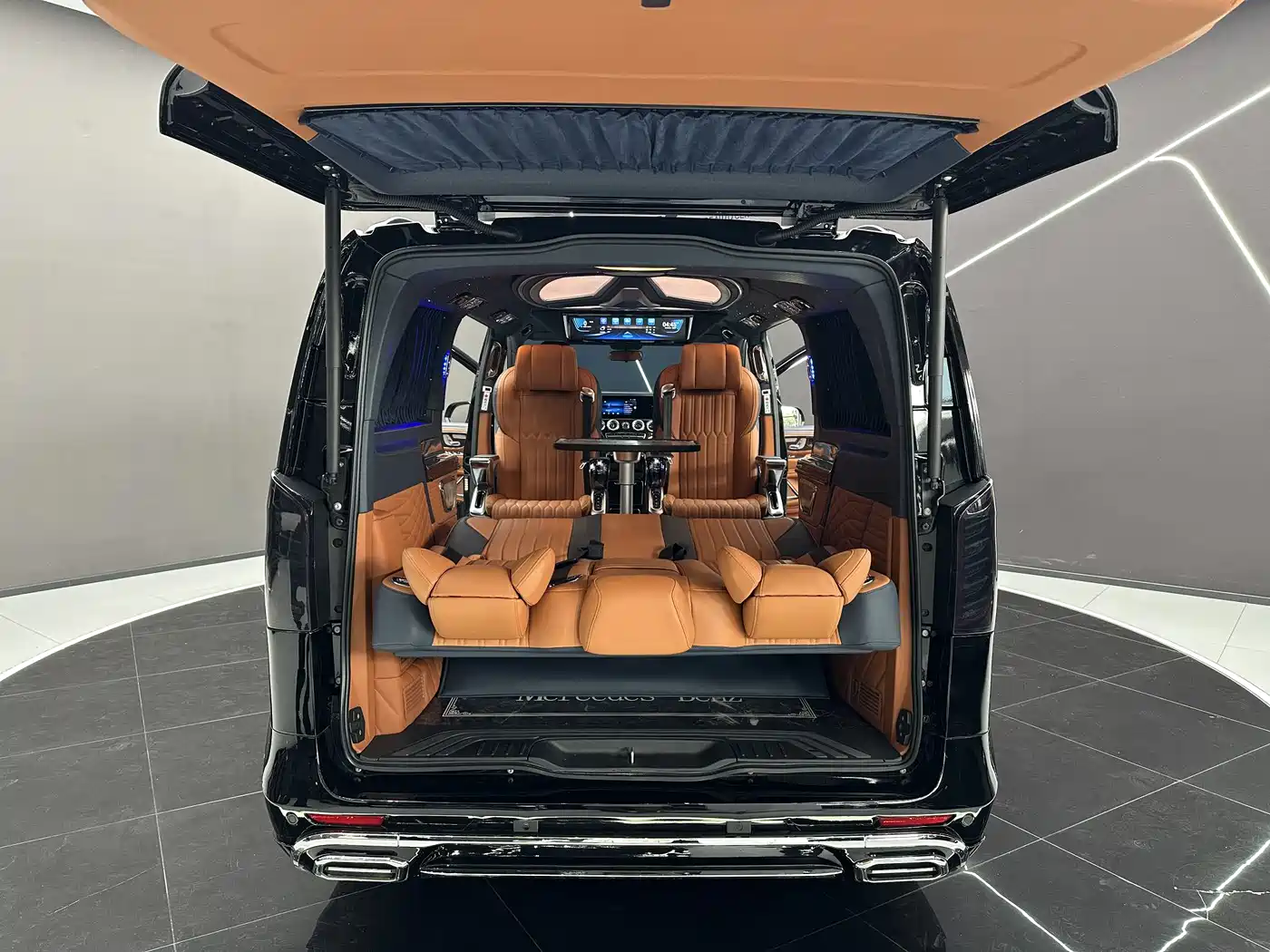 Mercedes-Benz Vito 2023 2.0T Business 7-Seater фото 18