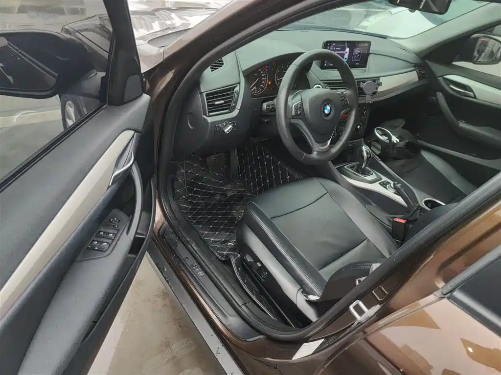 BMW X1 2014 sDrive18i Fashion Edition фото 12