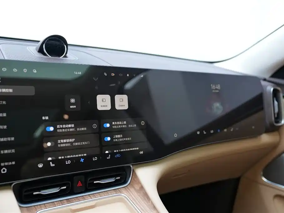 AITO Wenjie AITO M8 2025 Extended Range Ultra 53.4kWh 6-Seater фото 11