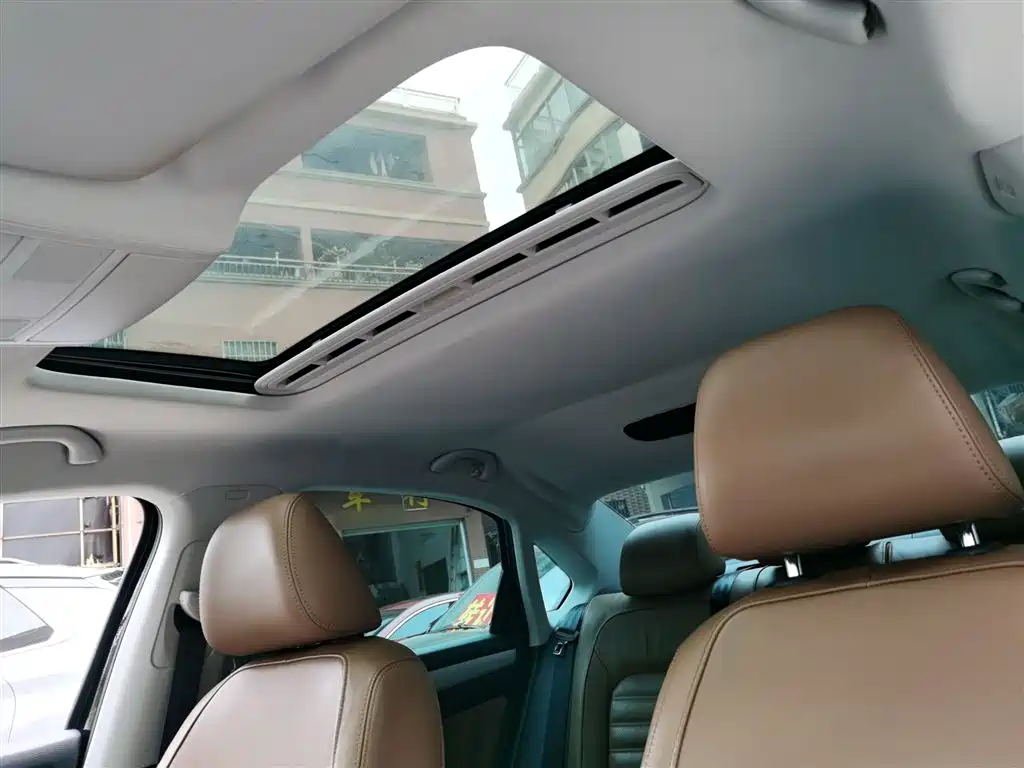 Volkswagen Passat 2014 1.8TSI DSG Executive Navigation Edition фото 18