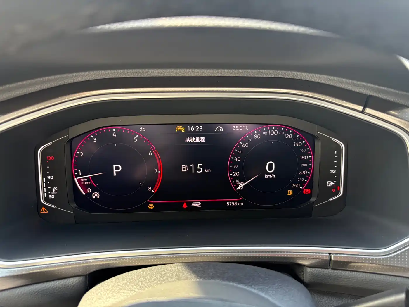 Volkswagen T-ROC 2023 300TSI DSG 2WD Starlight Edition фото 14
